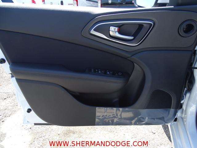 Chrysler 200 2017 photo 9